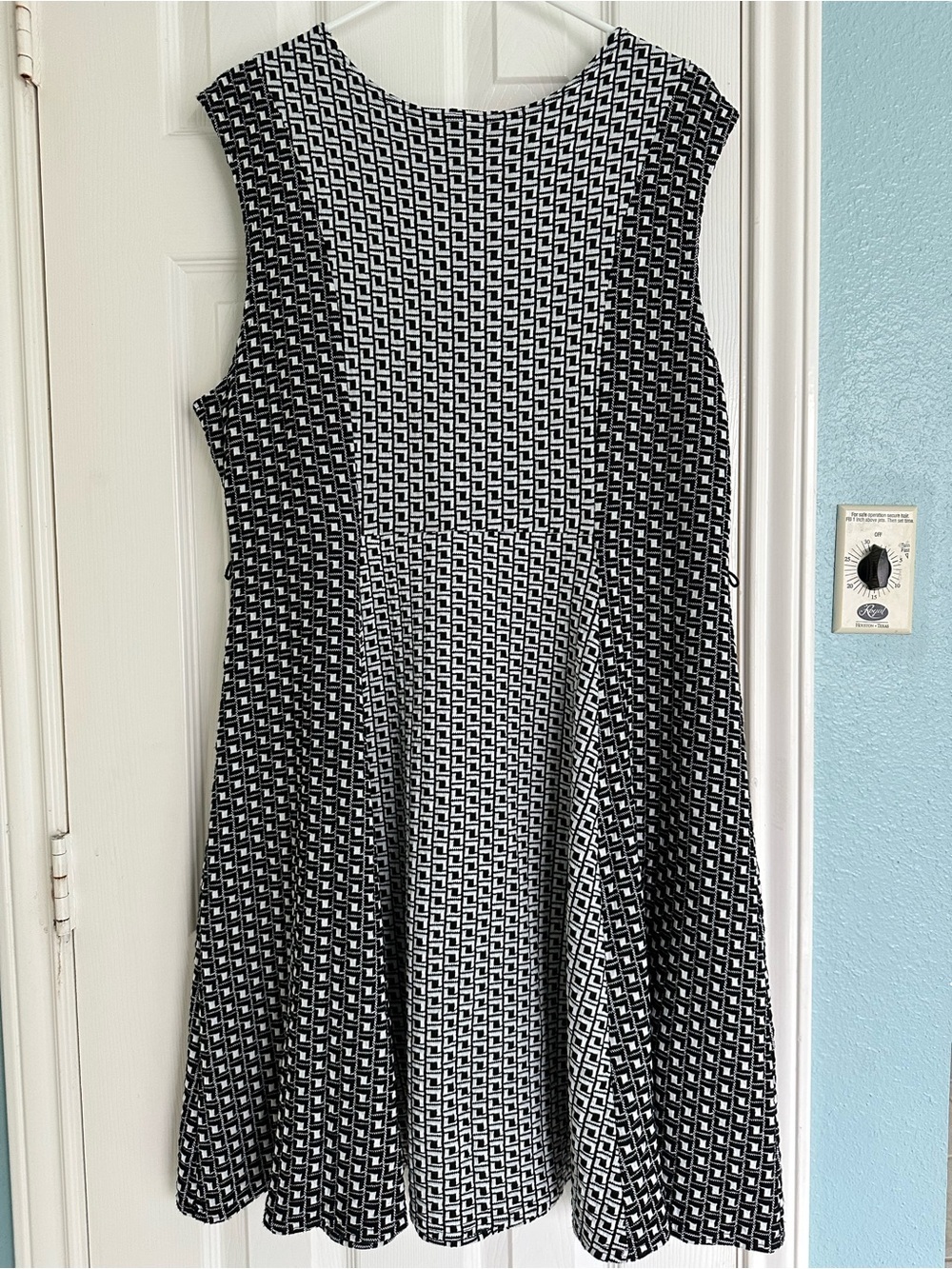 Lane Bryant Sleeveless Dress Black & White Abstract Pattern Womans Size 18/20 - Picture 4 of 4